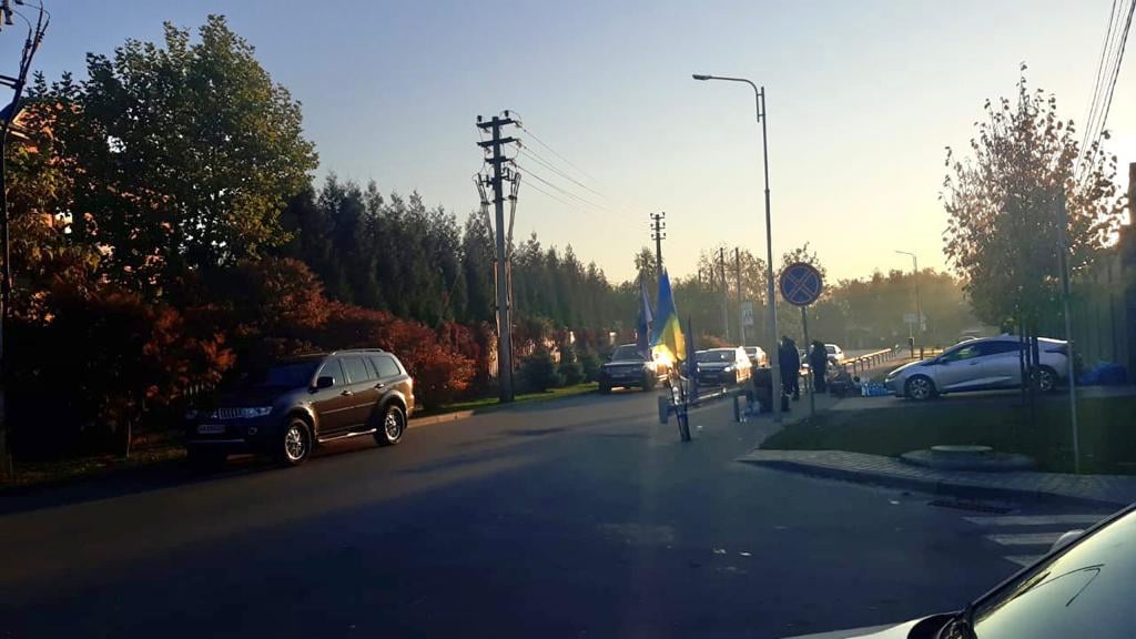 У Козині вночі сталося кілька сутичок, під будинком Порошенка чергує поліція