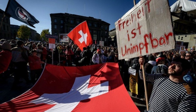 Швейцарці через референдум спробують скасувати COVID-сертифікати