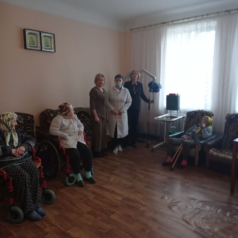 У Нововолинській громаді особи з інвалідністю отримали засоби для реабілітації