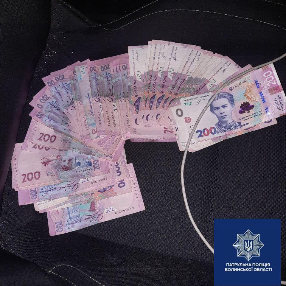 Водій, який зливав нечистоти у Луцьку, намагався підкупити патрульних за 12 тисяч