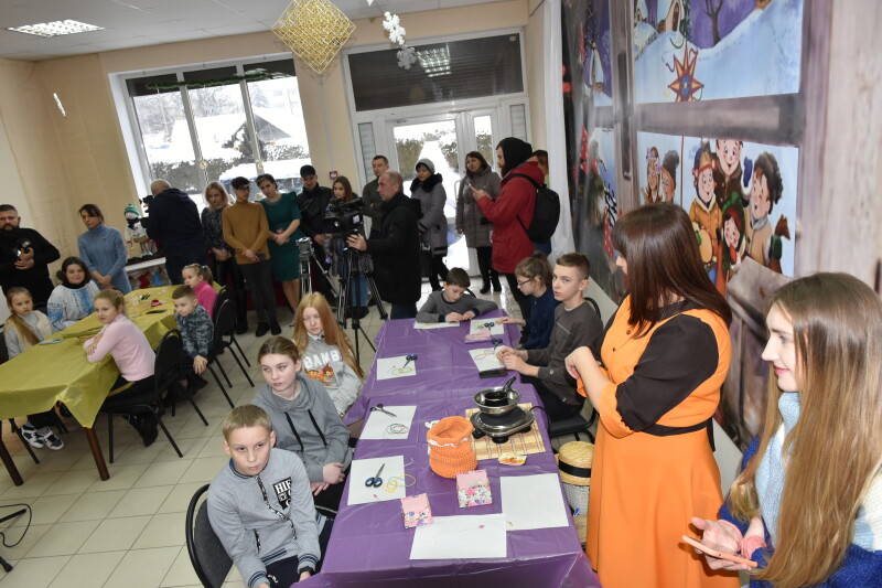 «Різдвяна майстерня» у Луцьку знову кличе на свої майстер-класи