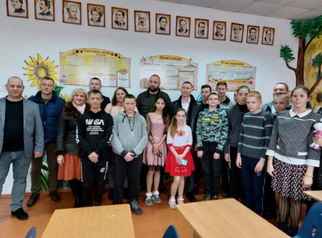 Вихованцям Головненської спеціальної школи вручили подарунки до Дня Святого Миколая