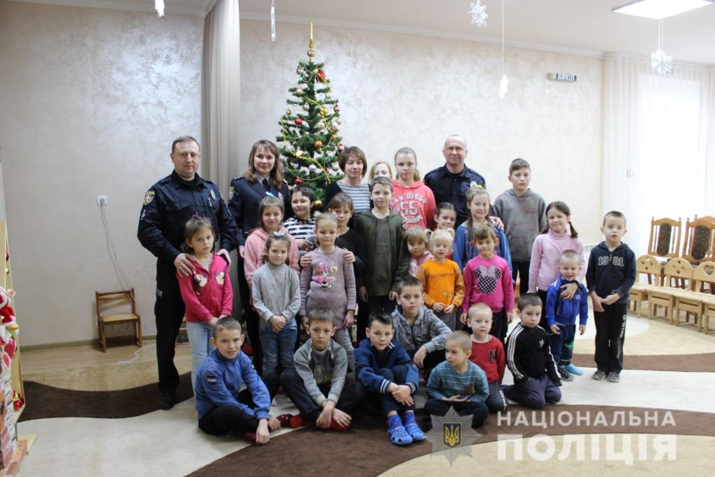 Ковельські поліцейські напередодні Різдва відвідали вихованців центру реабілітації
