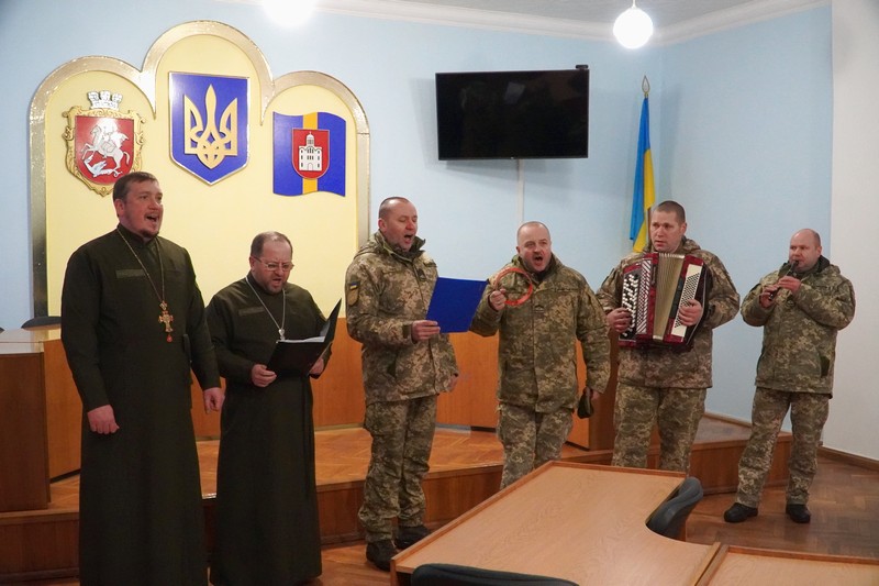 З колядою до Володимир-Волинської міськради завітали військові та капелани 14-ї ОМБР