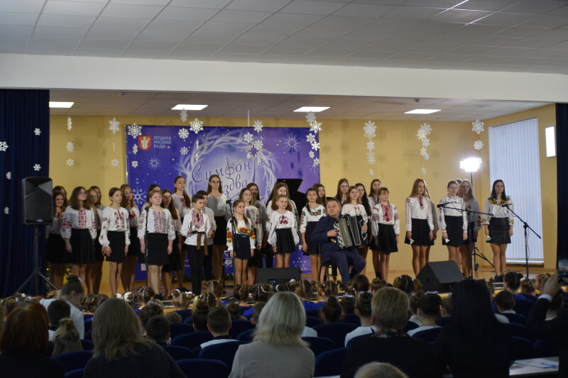 У Луцькій музичній школі № 3 триває фестиваль-конкурс «Симфонія Різдва»