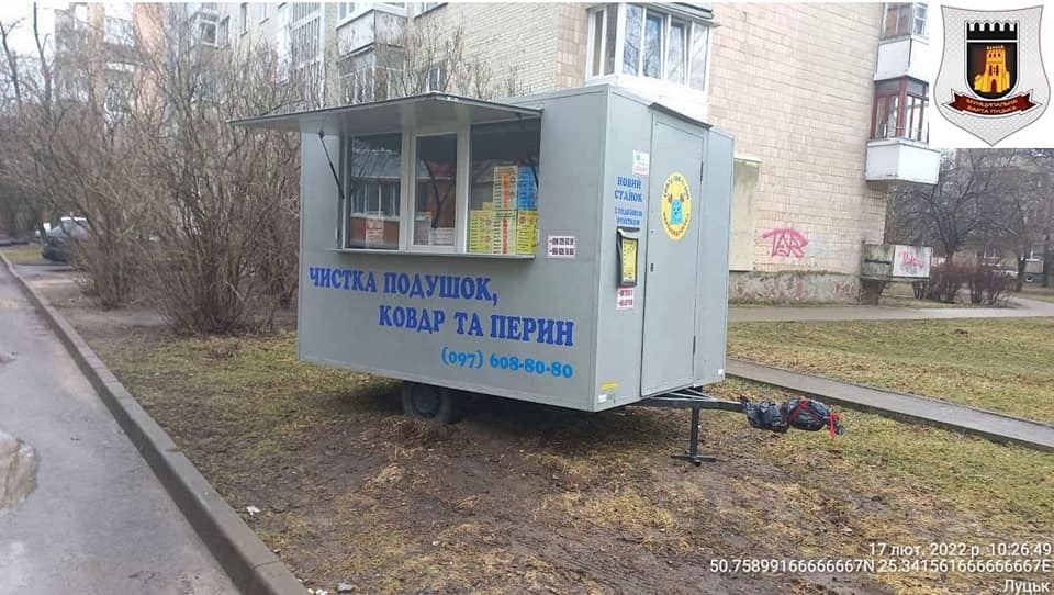 У Луцьку виявили незаконну тимчасову споруду на зеленій зоні