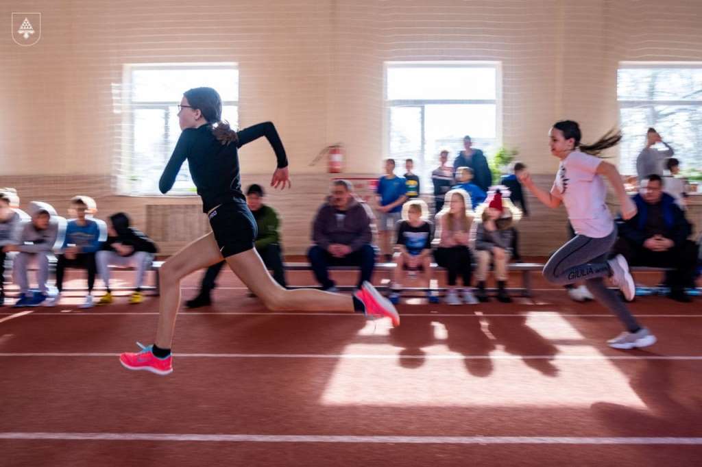Школярі з Волинської та Львівської областей змагалися у турнірі з легкої атлетики у Нововолинську