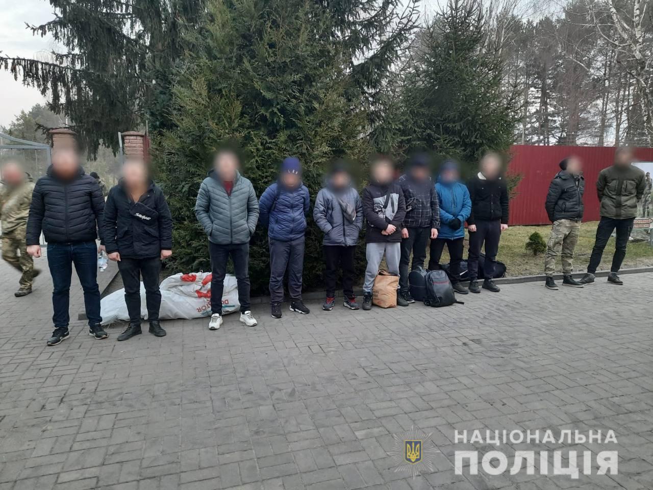 На Волині виявили 12 чоловіків, які нелегально хотіли потрапити до Польщі