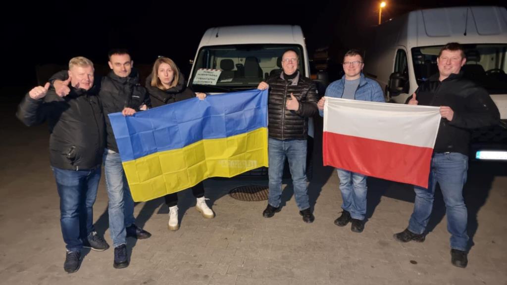 У Нововолинськ прибувають авто з допомогою для українських військових