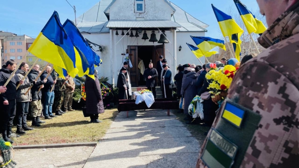 Нововолинці попрощалися із загиблим Героєм України