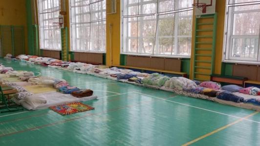 У Рожищенській спортшколі облаштовують ліжкомісця для вимушених переселенців