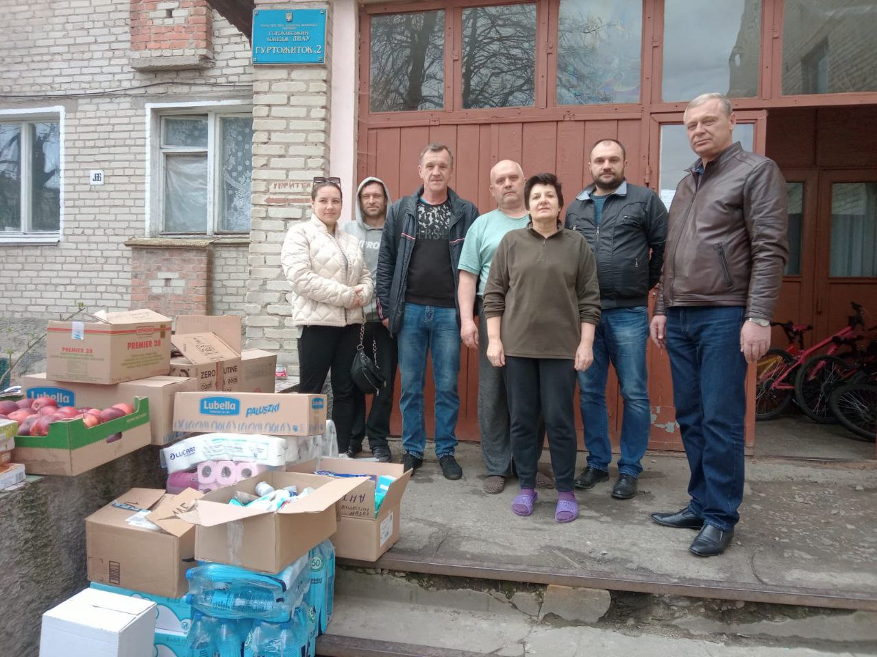Луцька райрада доставила гуманітарну допомогу для переселенців, які проживають у Горохові