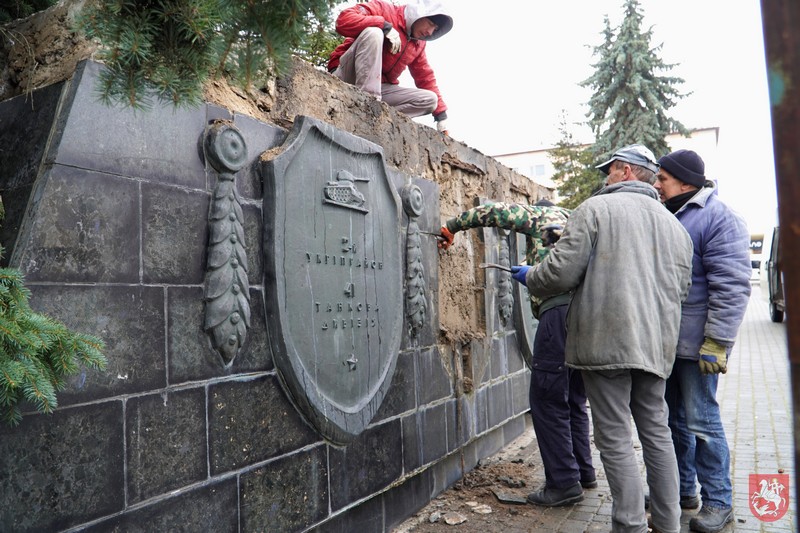 У Володимирі розпочали демонтаж пам’ятників радянської епохи