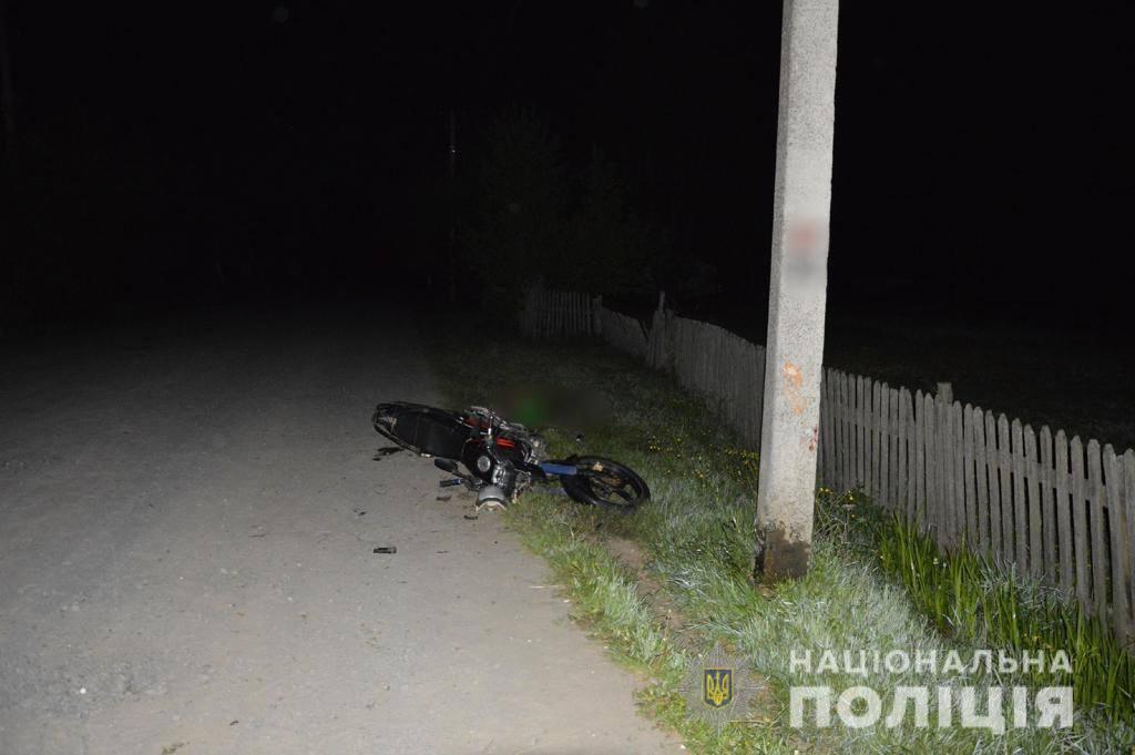 Зіткнувся з електроопорою: у Камінь-Каширському районі внаслідок ДТП постраждав мотоцикліст