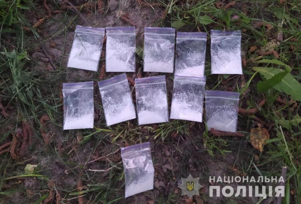 Збували із рук в руки: у Луцьку поліцейські затримали наркоторговців