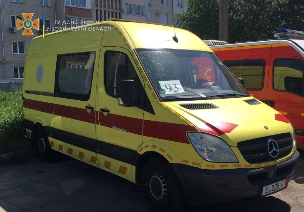Волинським рятувальникам передали автомобіль з Німеччини