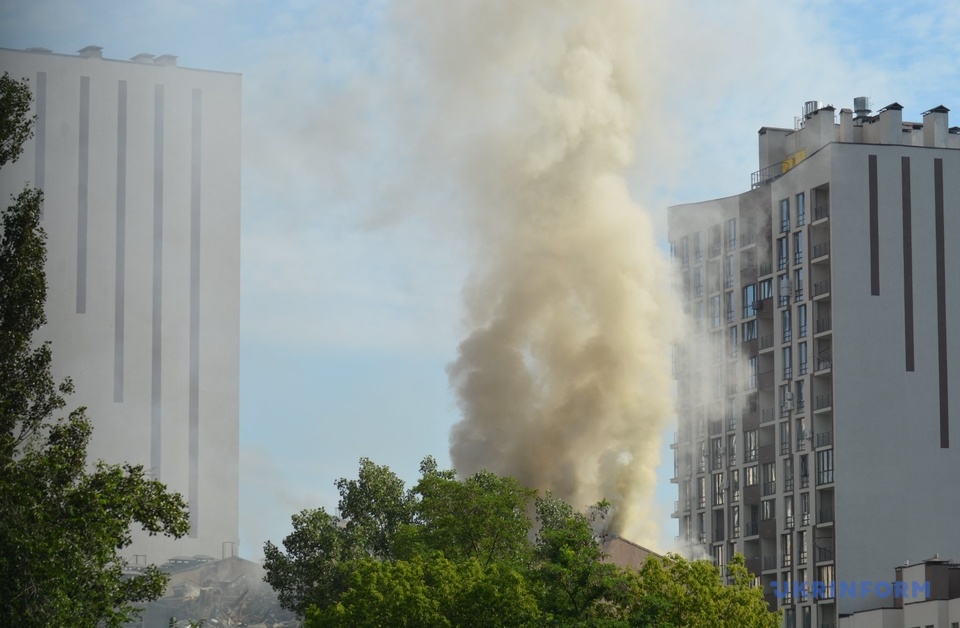 Через ракетний обстріл Шевченківського району Києва поранені п’ятеро людей