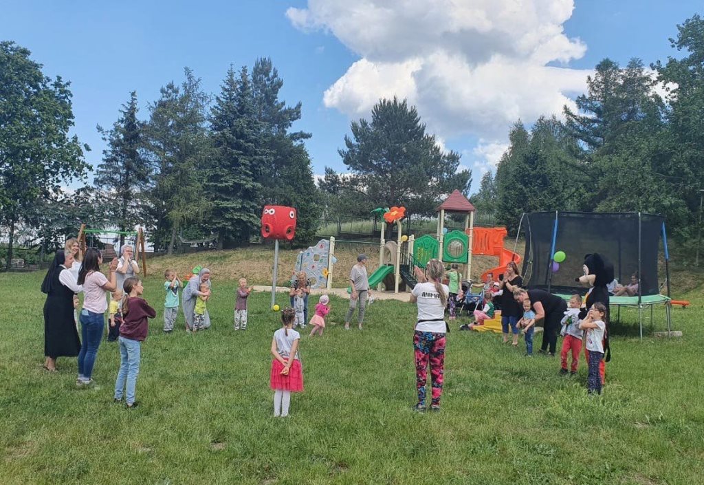 Малюкам із волинського дитбудинку влаштували свято у Польщі