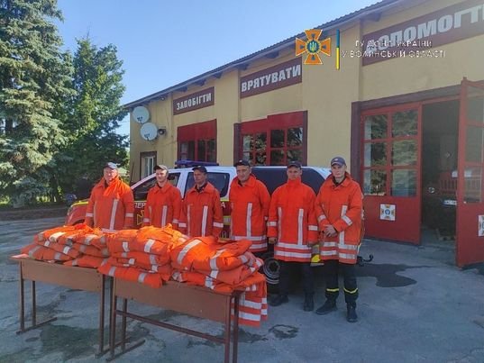 Волинським рятувальникам передали бойовий одяг від благодійників