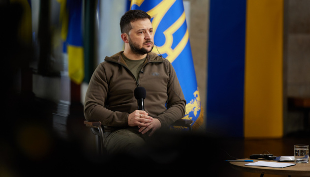 Зеленський заявив, що лінія фронту в Україні – понад 1000 кілометрів, рф задіяла всі боєздатні війська
