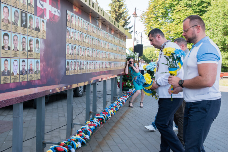 Лучани до Дня Конституції України вшанували Героїв, які віддали своє життя за нашу державу