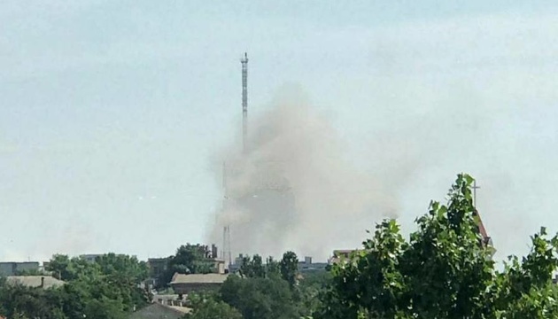 Зранку у Миколаєві лунали вибухи, Херсон у диму від пожеж