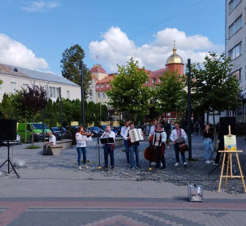 Музика та допомога ЗСУ: у Луцьку триває реалізація проекту «Разом переможемо»