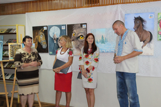 У Луцьку презентували виставку «Евакуйоване життя» художника із Донеччини