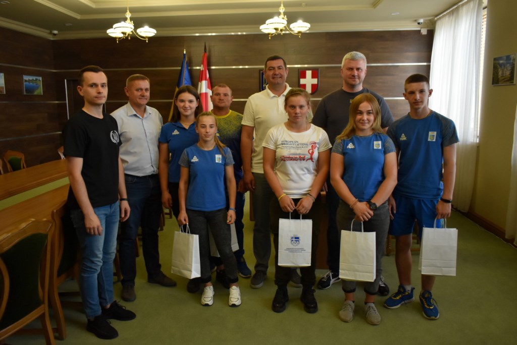 Представники обласної влади вітали юних волинян-призерів Чемпіонату Європи з важкої атлетики