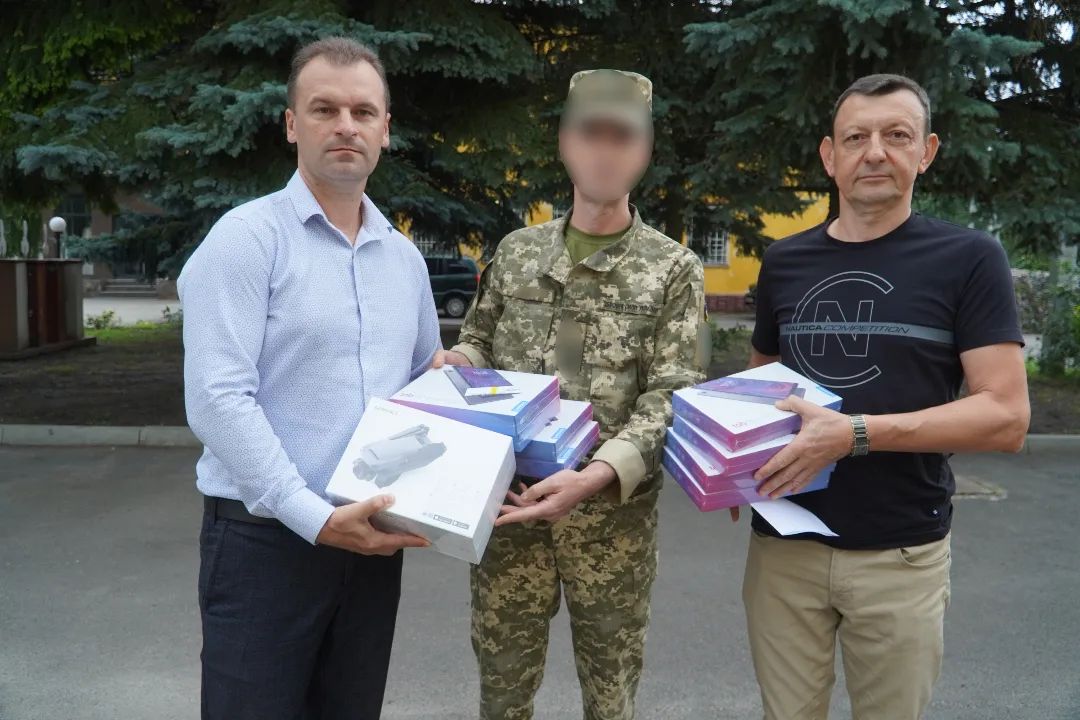 У Володимирі військовим передали квадрокоптер, гроші на який зібрали під час Дня міста