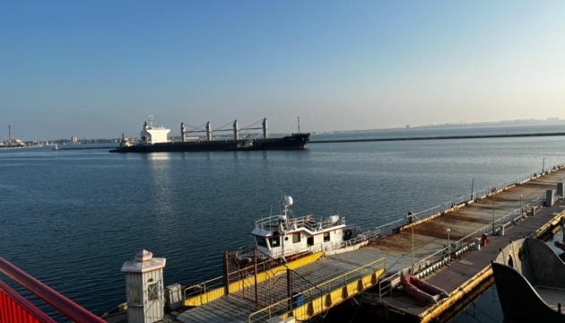 Зранку з українських портів вирушили три судна зі збіжжям