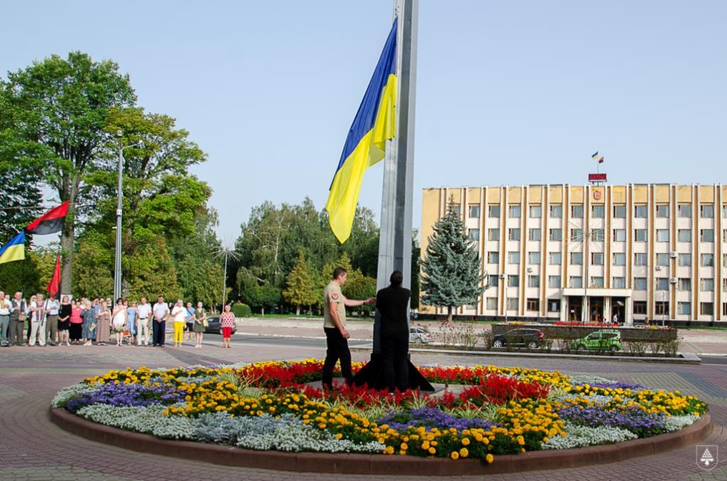 У Нововолинську відбулася церемонія підняття Державного прапора