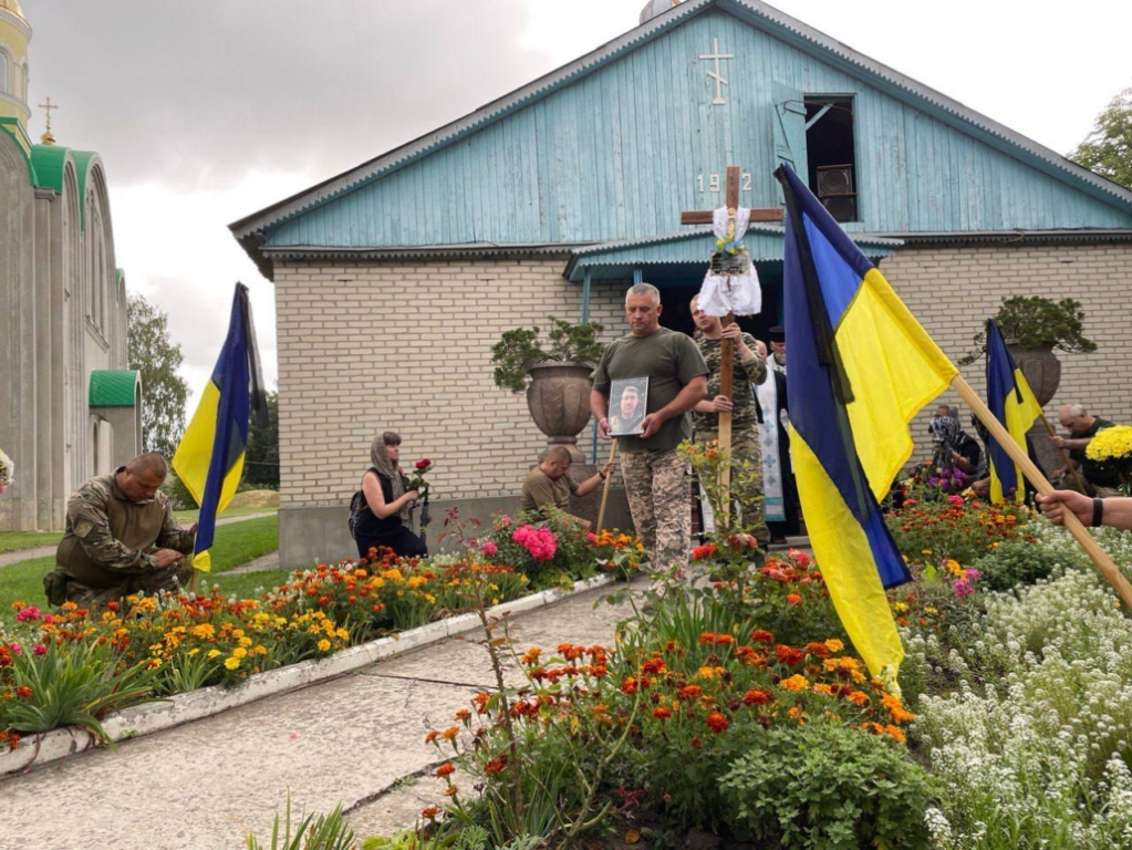 Нововолинська громада провела в останню путь загиблого Захисника України