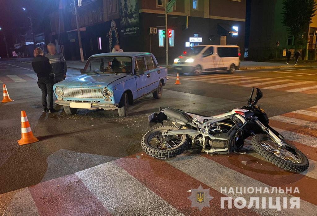 У Нововолинську легковик зіткнувся з мотоциклом, є постраждалі