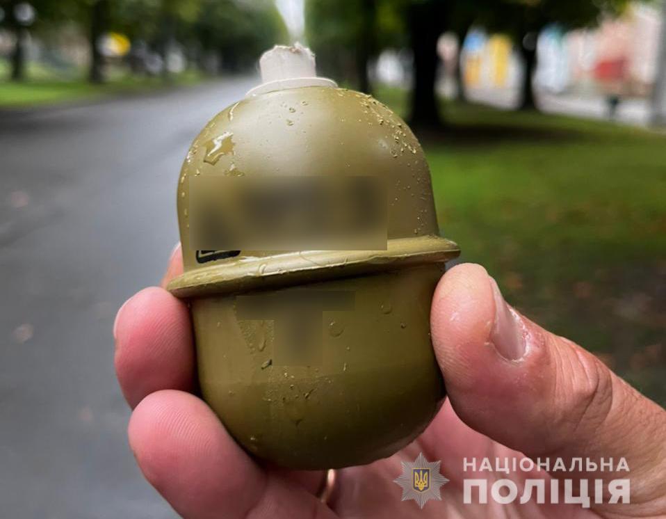 Носився з гранатою: поліцейські вилучили у жителя Володимира корпус гранати РГН