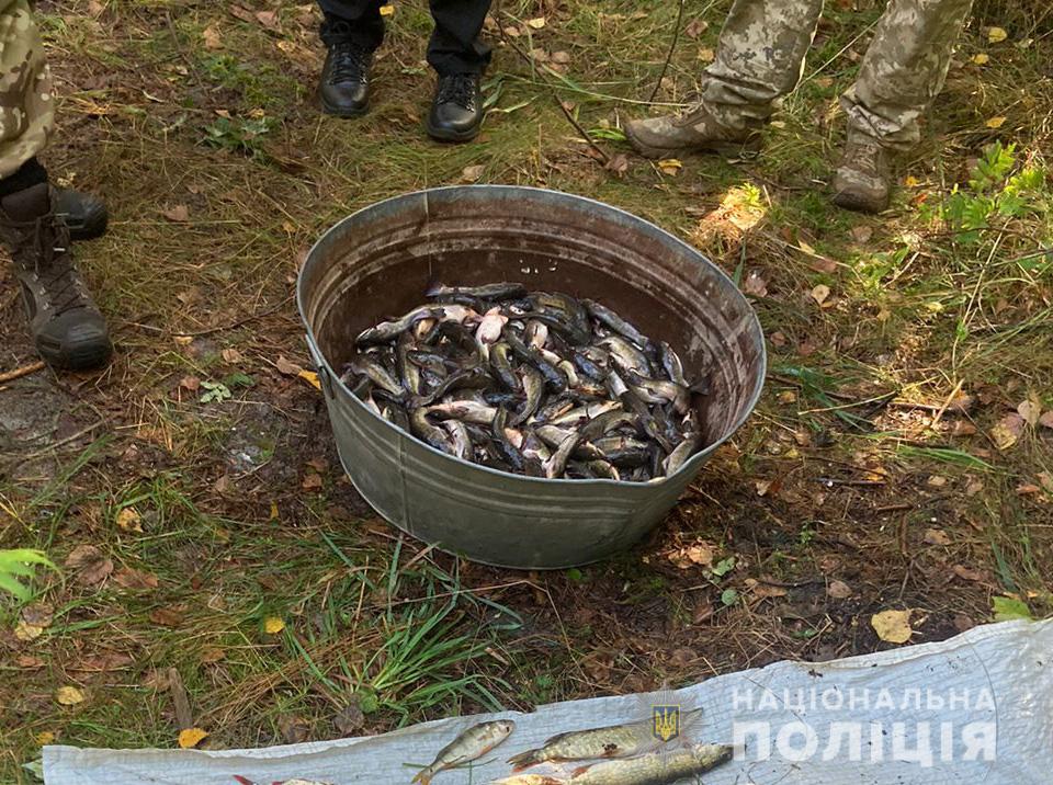 Ловив рибу сітками: на Шаччині правоохоронці викрили браконьєра