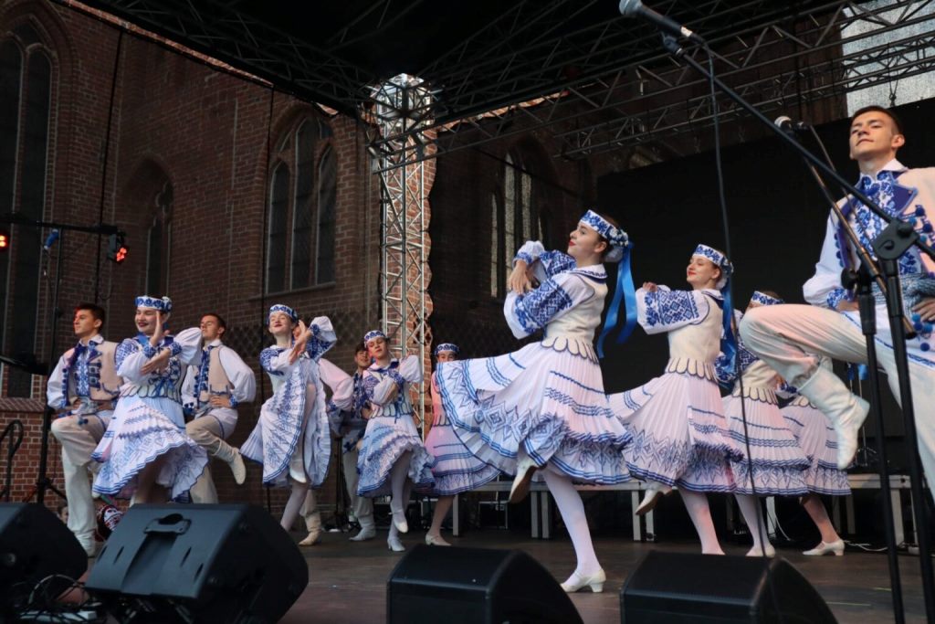 Колектив із Ковеля зачарував поляків українськими танцями