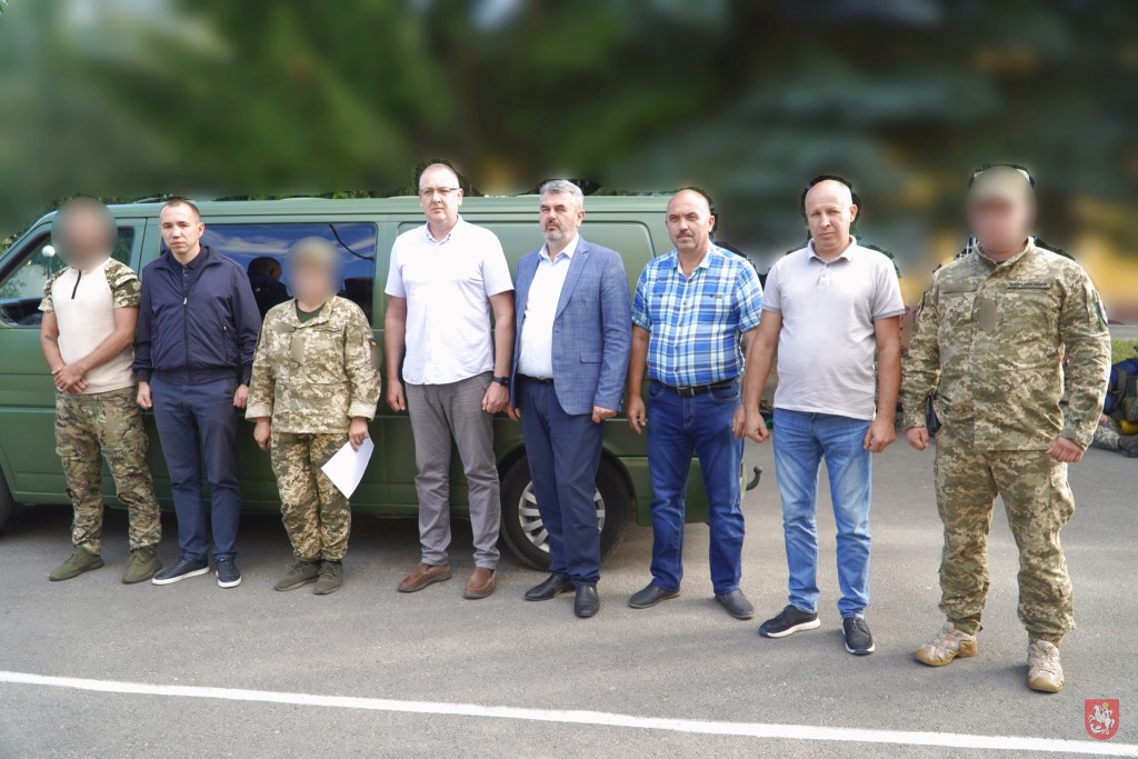 Комунальники Володимир-Волинської громади придбали авто для військових