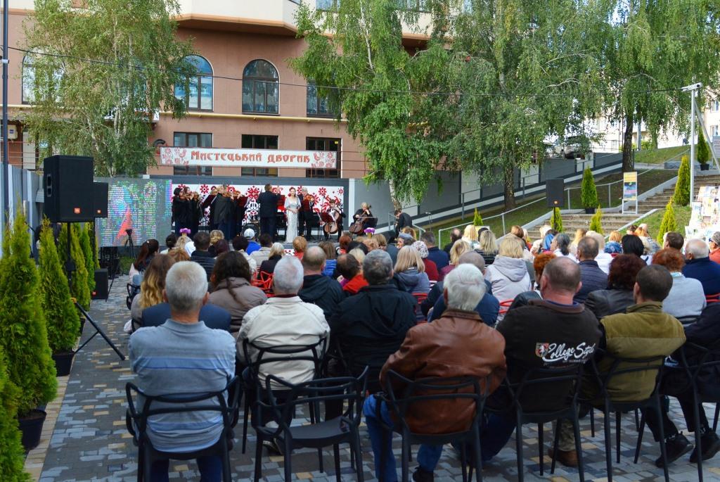 У Луцьку відкрили концертну залу під відкритим небом