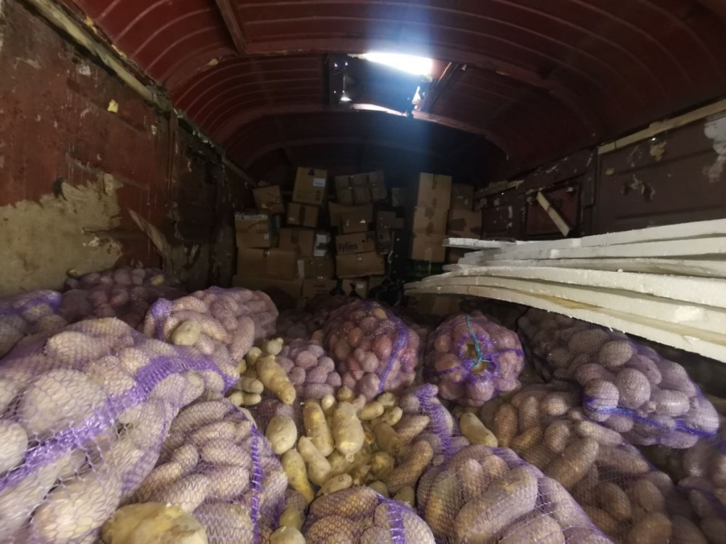 Картопля, цегла та тирсоплити: з Волині спрямували гуманітарний вантаж на Харківщину