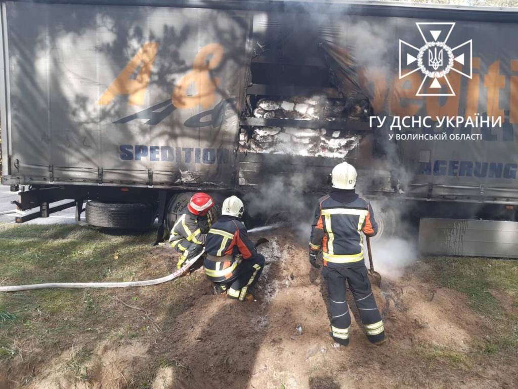 На Волині ліквідували пожежу вантажного автомобіля