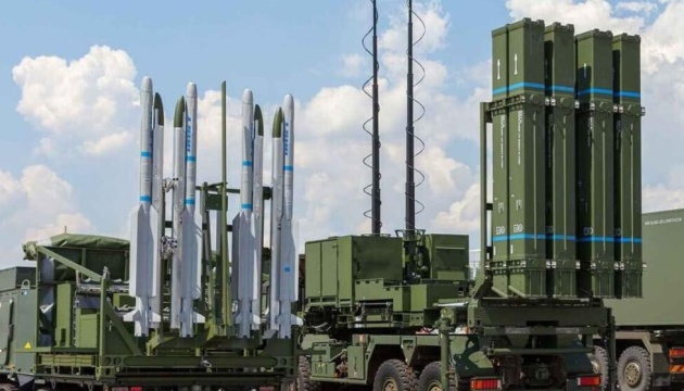 Німеччина відправляє в Україну перший зенітно-ракетний комплекс IRIS-T