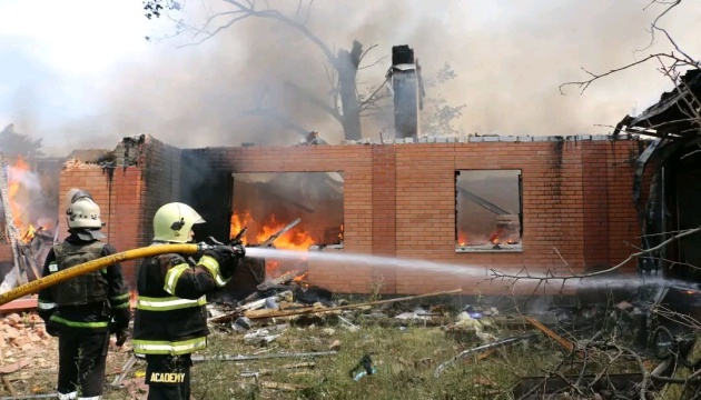 На Миколаївщині через обстріли постраждали житлові будинки та навчальний заклад