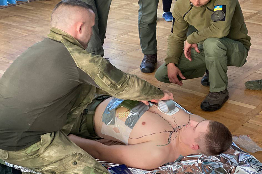 На Волині військові медики-гвардійці обмінялися досвідом із польським колегою