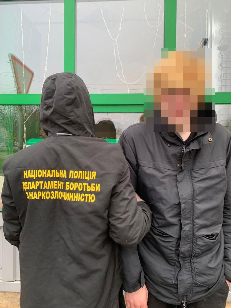 Волинські оперативники викрили наркозакладчика та вилучили у нього психотропів на 300 тисяч гривень