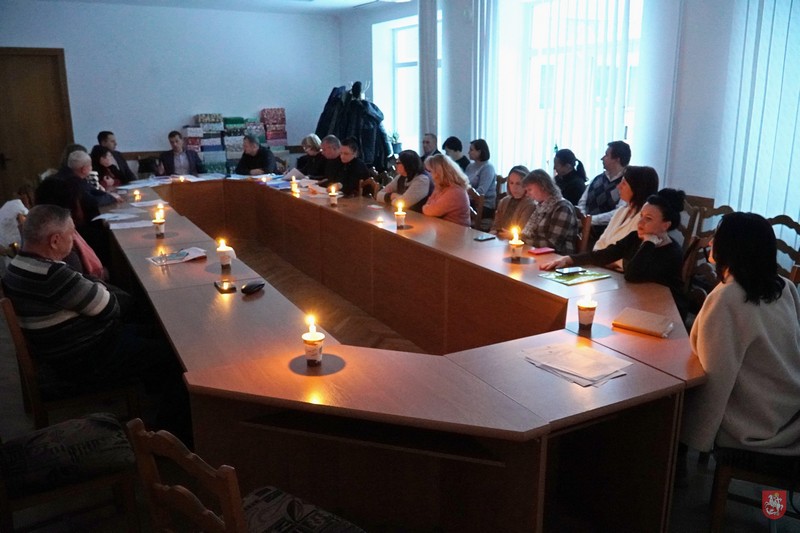 Засідання «при свічках»: у Володимирі визначили переможців премії «Успішний педагог»