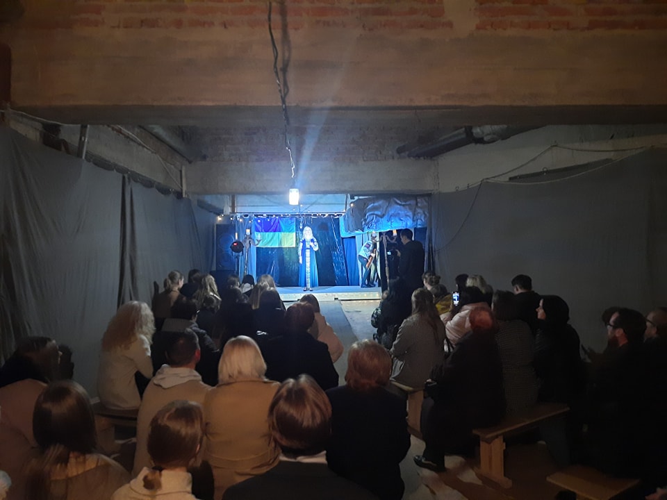 «Театр в укритті»: у Луцьку обладнали сцену та глядацьку залу у бомбосховищі