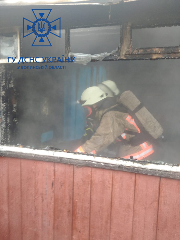 Волинські рятувальники ліквідували три пожежі у житлових будинках