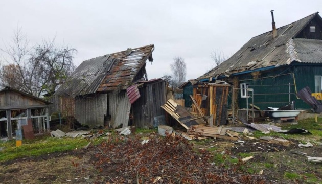 росіяни обстріляли громаду на Сумщині – зруйновані стіни й дахи будинків