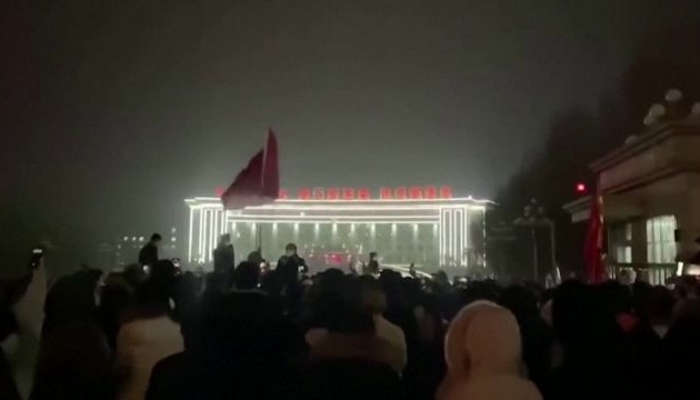 Антиковідні демонстрації у Китаї набувають політичного забарвлення